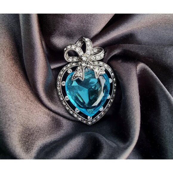 Vintage JOAN RIVERS Signed Blue Heart Romantic Rhinestone Silver Tone Clear Litt - Picture 3 of 6